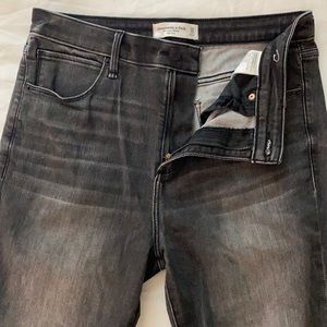 NWOT Abercrombie 31” Grey Jeans, Skinny High Waist Distressed Wash
